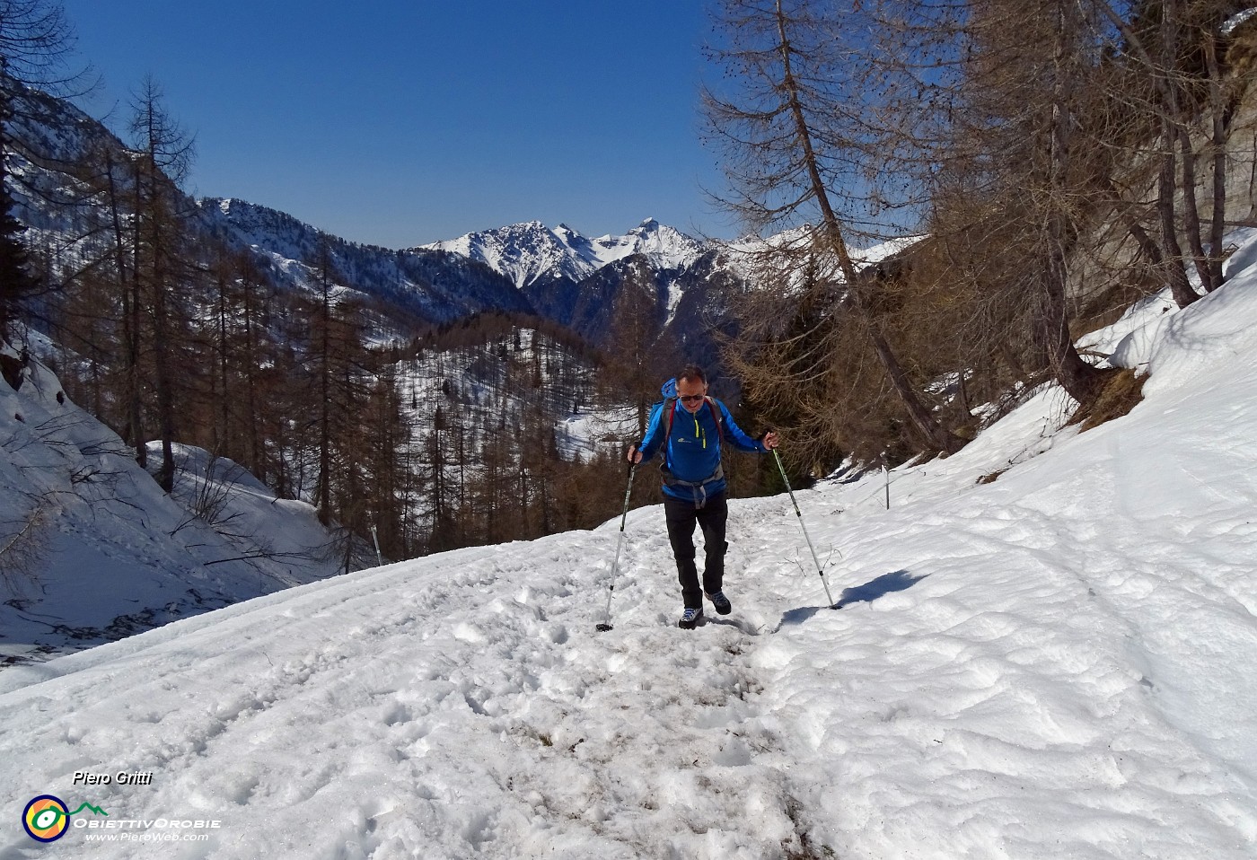 35 Neve battuta ...ma gli scarponi hanno un bel da fare !.JPG -                                